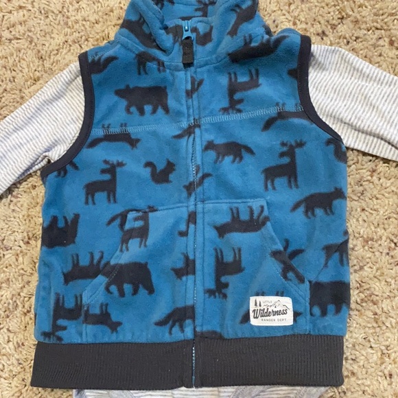 LIKE NEW 3-piece 18M “Wilderness Ranger Dept.” baby boy vest/bodysuit/pants set - Picture 3 of 7